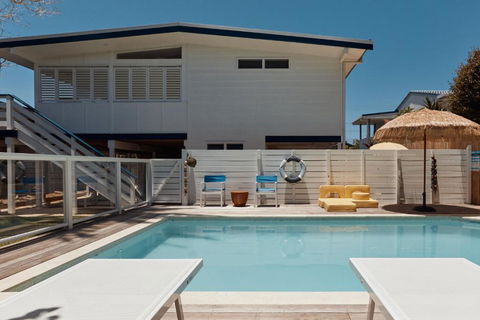 BAY PROPERTIES . The Sailor Shack - Hervey Bay Accommodation 0