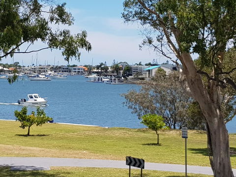 Excellsior Apartments - Hervey Bay Accommodation 3
