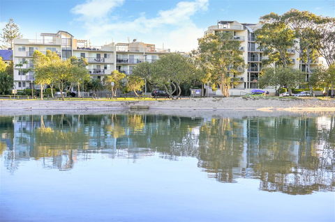 Excellsior Apartments - Hervey Bay Accommodation 0