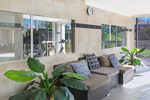 Pacific Regis Beachfront Holiday Apartments - Tourism Hervey Bay 7