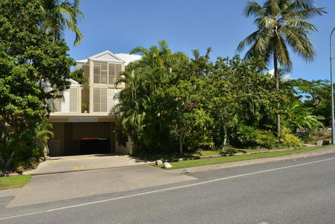 Port Douglas Apartments - Adults Only Oasis - Hervey Bay Accommodation 28