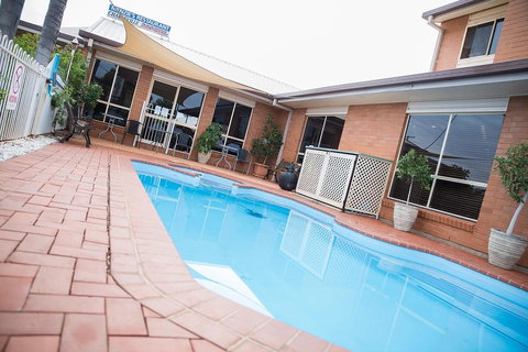 Charleville Motel - Hervey Bay Accommodation 1