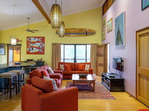 Five Bimba (Tractor House) - Hervey Bay Accommodation 2
