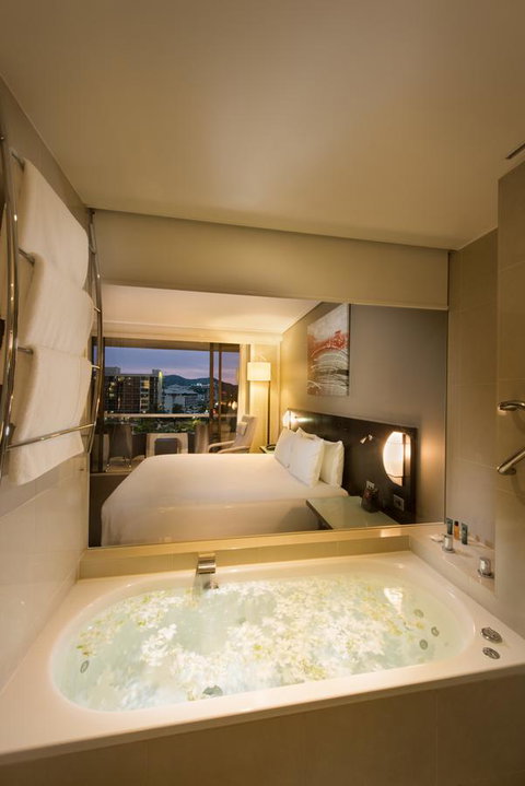 Hilton Cairns - Hervey Bay Accommodation 22