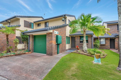 Fountain View Estate - We Accommodate - Tourism Hervey Bay 11