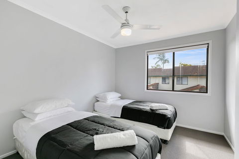 Fountain View Estate - We Accommodate - Tourism Hervey Bay 0
