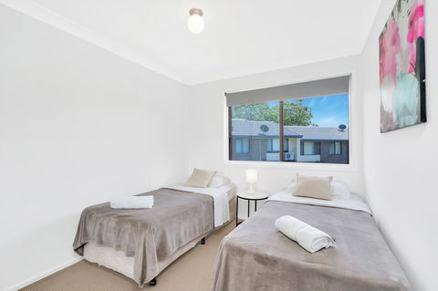 Fountain View Estate - We Accommodate - Tourism Hervey Bay 4