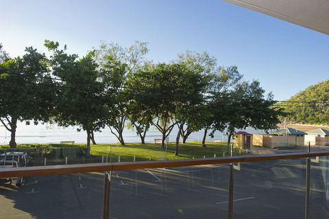 Maggies Beachfront Apartment 10 - Tourism Hervey Bay 8