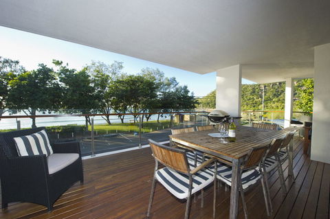 Maggies Beachfront Apartment 10 - Tourism Hervey Bay 5
