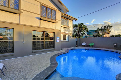 Chalet Motor Inn - Hervey Bay Accommodation 2