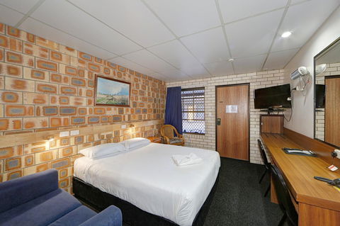 Chalet Motor Inn - Hervey Bay Accommodation 16
