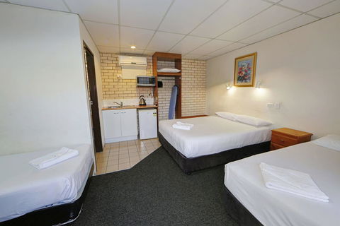 Chalet Motor Inn - Hervey Bay Accommodation 17