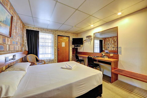 Chalet Motor Inn - Hervey Bay Accommodation 15