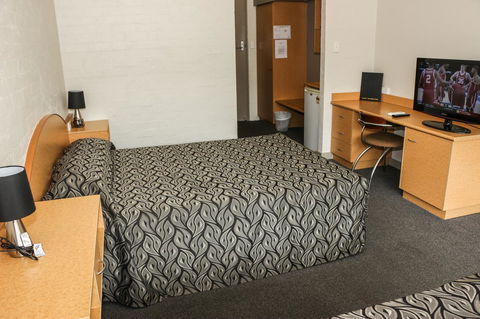 Salisbury Hotel Motel - Hervey Bay Accommodation 9