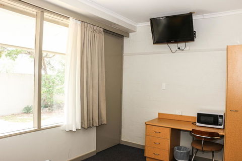 Salisbury Hotel Motel - Hervey Bay Accommodation 19