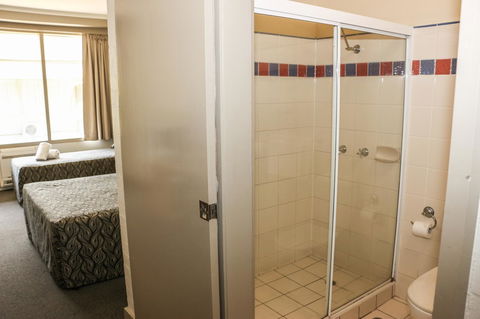 Salisbury Hotel Motel - Hervey Bay Accommodation 13