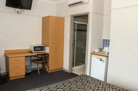 Salisbury Hotel Motel - Hervey Bay Accommodation 18