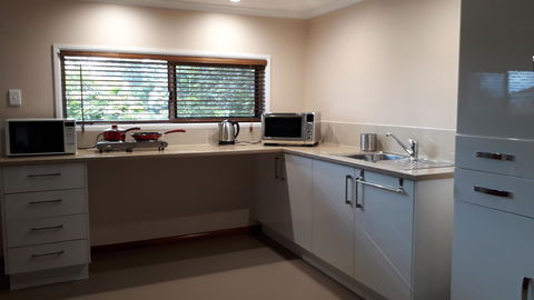 Private Apartment With Scenic Gardens - Hervey Bay Accommodation 9
