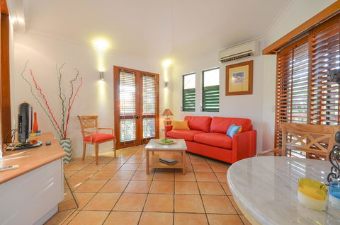 Martinique On Macrossan - Tourism Hervey Bay 3