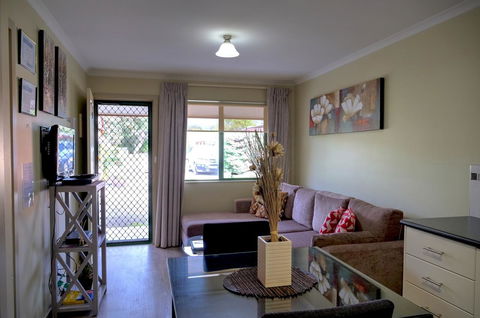 Ficifolia Lodge - Hervey Bay Accommodation 3