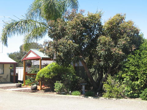 Ficifolia Lodge - Hervey Bay Accommodation 25