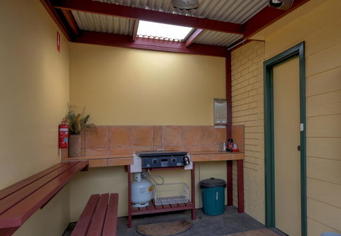 Ficifolia Lodge - Hervey Bay Accommodation 24