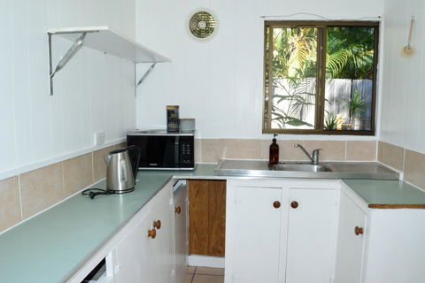 1 Min. Walk To Beach Horeseshoe Bay Holiday Units - Tourism Hervey Bay 5