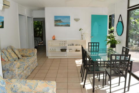 1 Min. Walk To Beach Horeseshoe Bay Holiday Units - Tourism Hervey Bay 2
