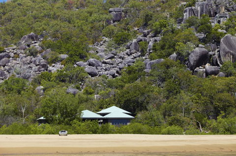 Absolute Beachfront - Hervey Bay Accommodation 9