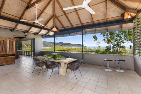 Absolute Beachfront - Hervey Bay Accommodation 5