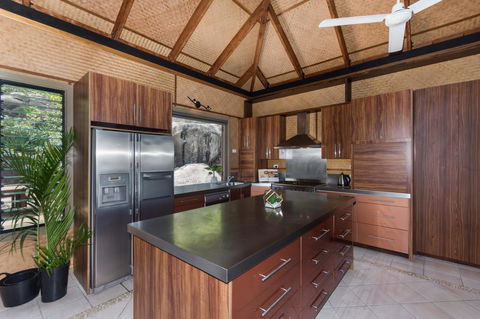 Absolute Beachfront - Hervey Bay Accommodation 1