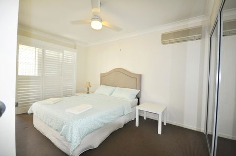 Ocean Wave - Tourism Hervey Bay 12