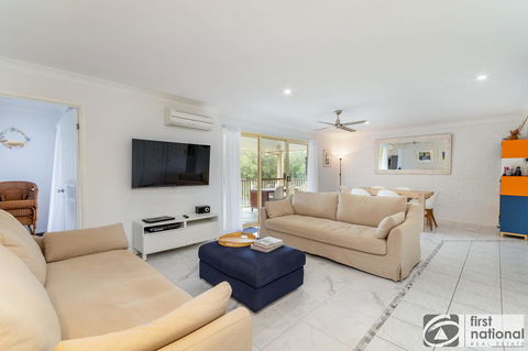 Immaculate Spacious Second Floor Unit Overlooking Pristine Parklands - Hervey Bay Accommodation 9
