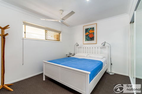 Immaculate Spacious Second Floor Unit Overlooking Pristine Parklands - Hervey Bay Accommodation 8