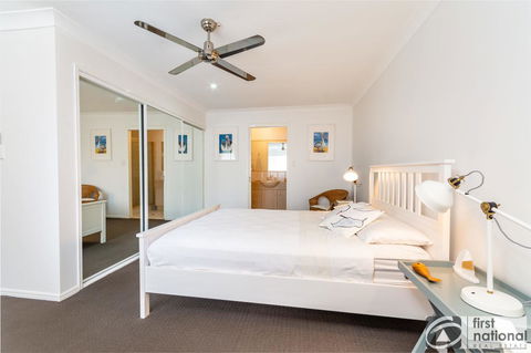 Immaculate Spacious Second Floor Unit Overlooking Pristine Parklands - Hervey Bay Accommodation 11