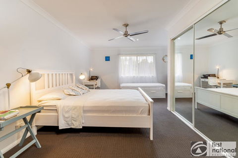 Immaculate Spacious Second Floor Unit Overlooking Pristine Parklands - Hervey Bay Accommodation 12