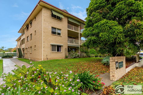Immaculate Spacious Second Floor Unit Overlooking Pristine Parklands - Hervey Bay Accommodation 10