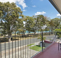 First floor unit close to shops park and waterfront - Tourism Hervey Bay