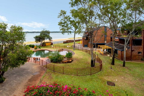 Spacious Family Unit With Incredible Views. - Hervey Bay Accommodation 8