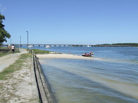 Spacious Family Unit With Incredible Views. - Hervey Bay Accommodation 15
