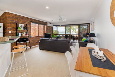 Spacious Family Unit With Incredible Views. - Hervey Bay Accommodation 12
