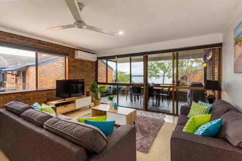 Spacious Family Unit With Incredible Views. - Hervey Bay Accommodation 1