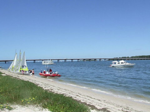 Spacious Family Unit With Incredible Views. - Hervey Bay Accommodation 9