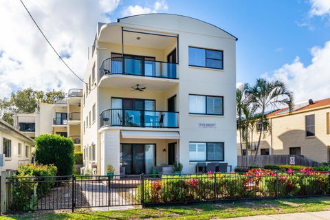 Waterfront Views From Private Rooftop Balcony - Bayview South Esp, Bongaree - Hervey Bay Accommodation 0