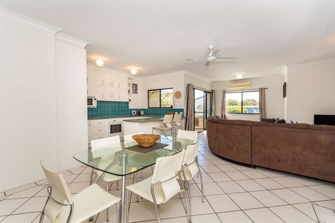 Waterfront Views From Private Rooftop Balcony - Bayview South Esp, Bongaree - Hervey Bay Accommodation 3