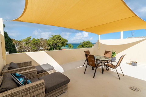 Waterfront Views From Private Rooftop Balcony - Bayview South Esp, Bongaree - Hervey Bay Accommodation 12