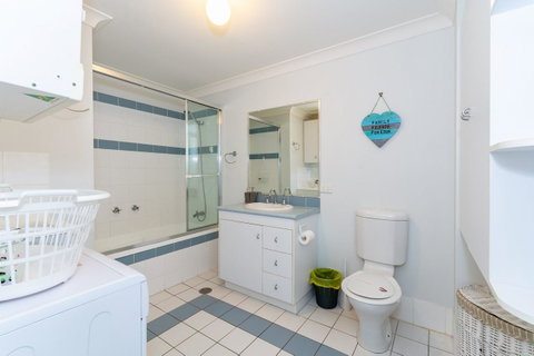 Waterfront Views From Private Rooftop Balcony - Bayview South Esp, Bongaree - Hervey Bay Accommodation 19