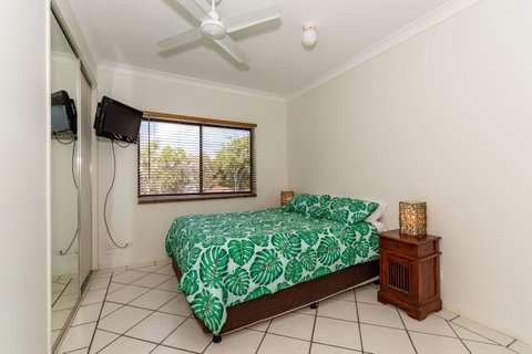 Waterfront Views From Private Rooftop Balcony - Bayview South Esp, Bongaree - Hervey Bay Accommodation 11