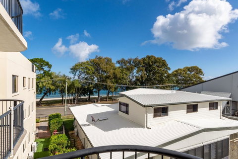 Waterfront Views From Private Rooftop Balcony - Bayview South Esp, Bongaree - Hervey Bay Accommodation 16