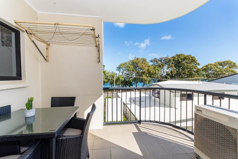 Waterfront Views From Private Rooftop Balcony - Bayview South Esp, Bongaree - Hervey Bay Accommodation 17